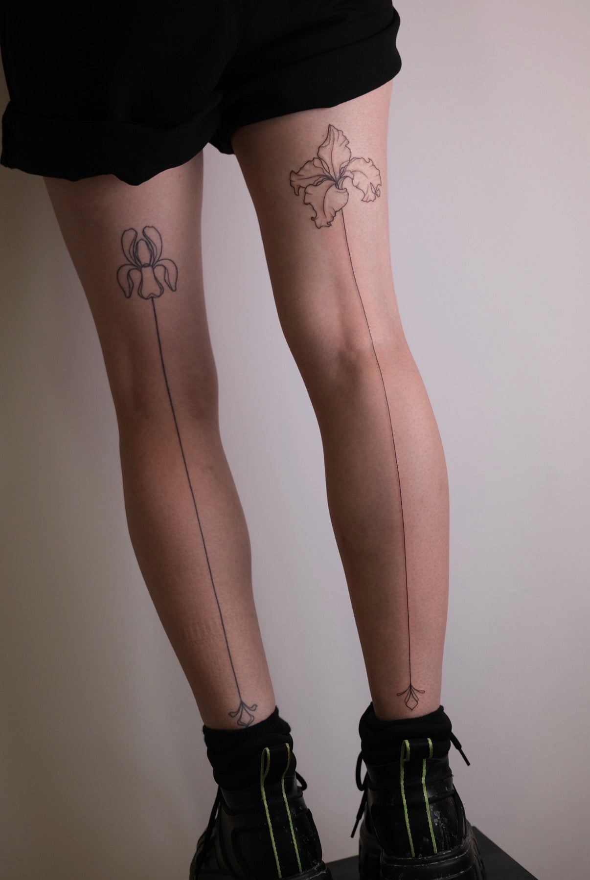 Hangestochenes Fineline lining Tattoo Kokosmaedchen