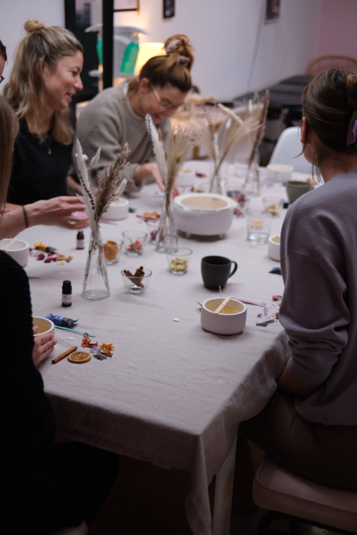 Kerzen giessen Workshop Moment Frauen im Studio Kokosmaedchen in Hamburg